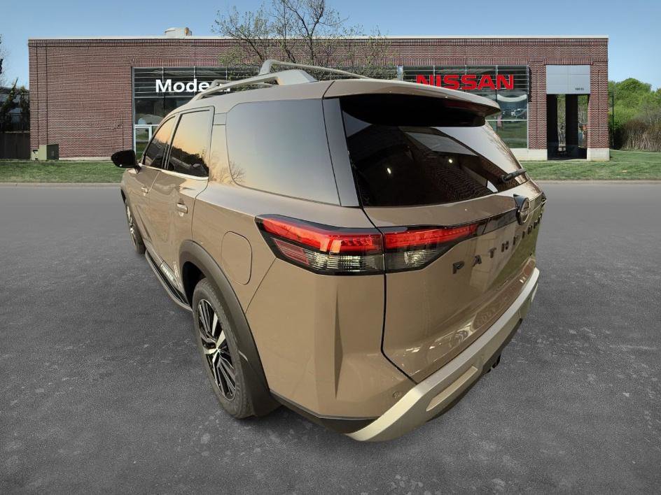 2025 Nissan Pathfinder Platinum photo 6