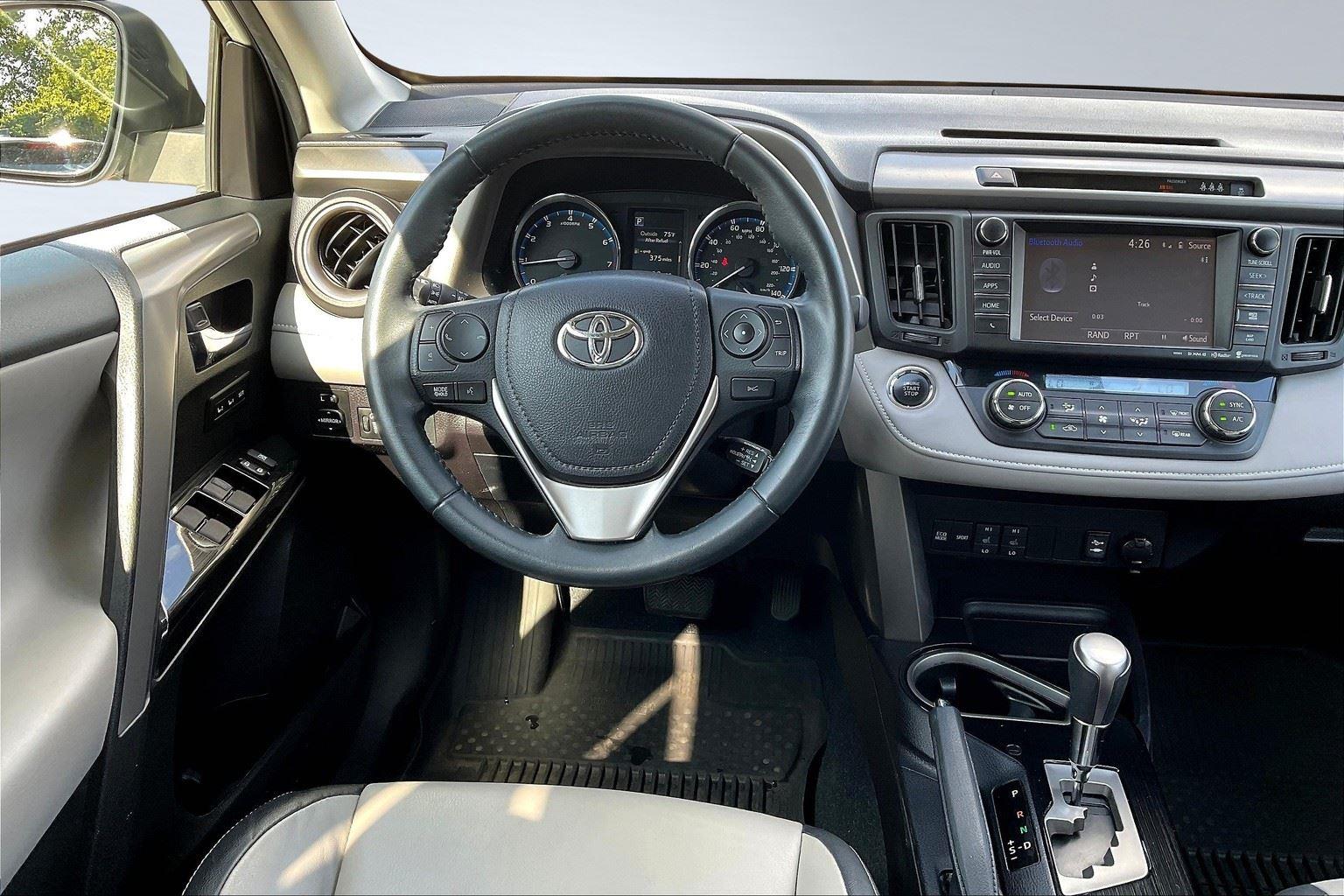2017 Toyota RAV4 Limited photo 5