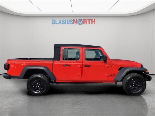 2024 Jeep Gladiator Sport photo 3
