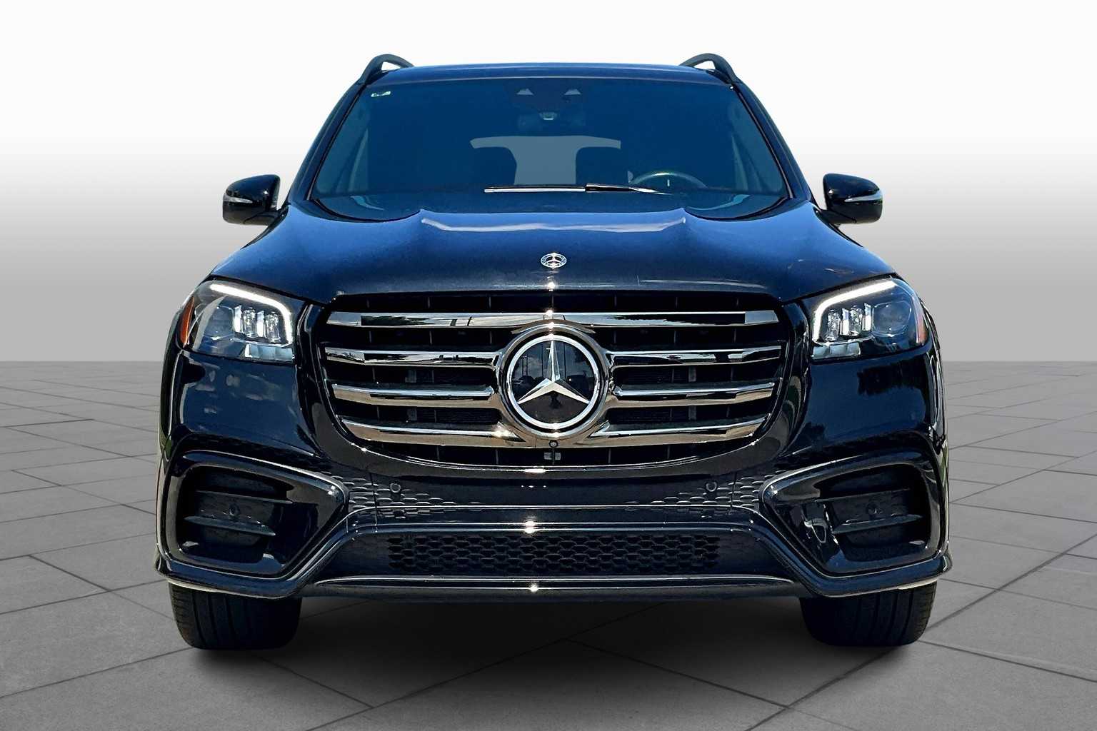 2024 Mercedes Benz GLS 450 4MATIC photo 3