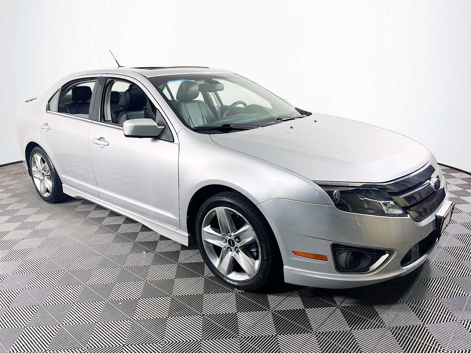 2011 Ford Fusion Sport photo 3