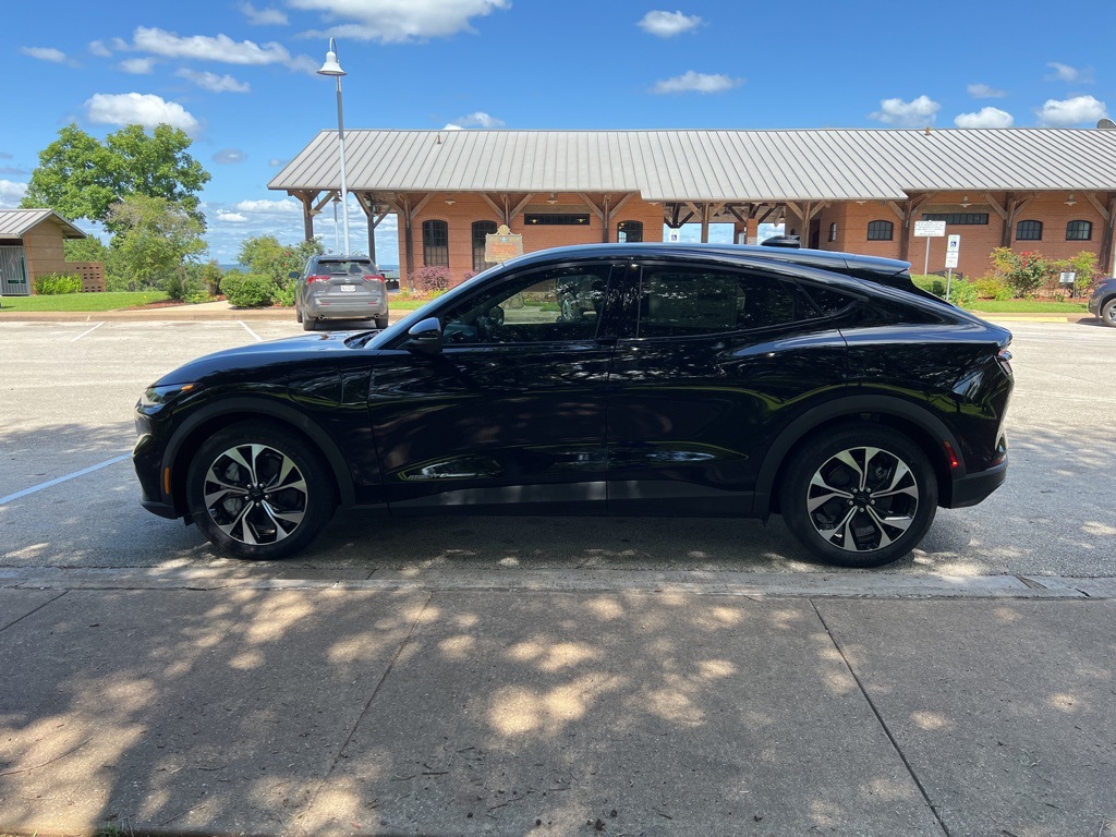 2025 Ford Mustang Mach-E Select photo 4