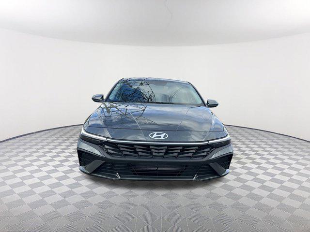 2025 Hyundai Elantra SE photo 2