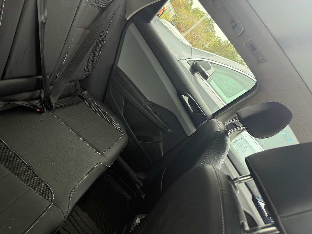 2022 Volkswagen Taos SE photo 3