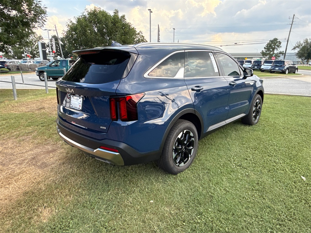2025 Kia Sorento S photo 2