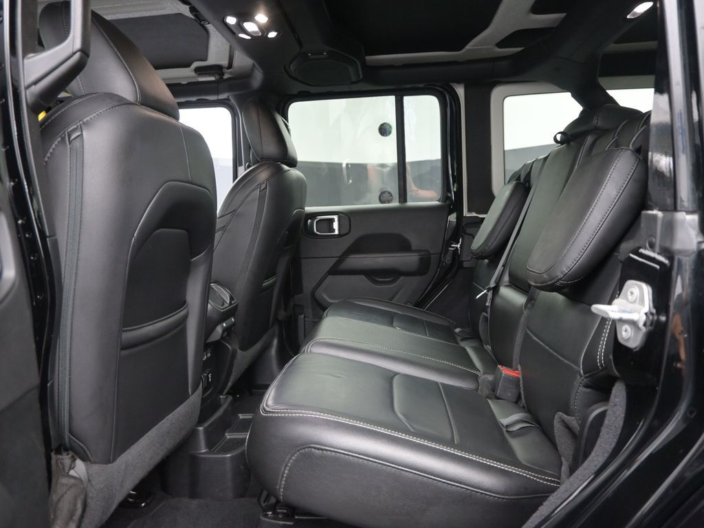 2021 Jeep Wrangler Unlimited Sahara 4xe photo 8