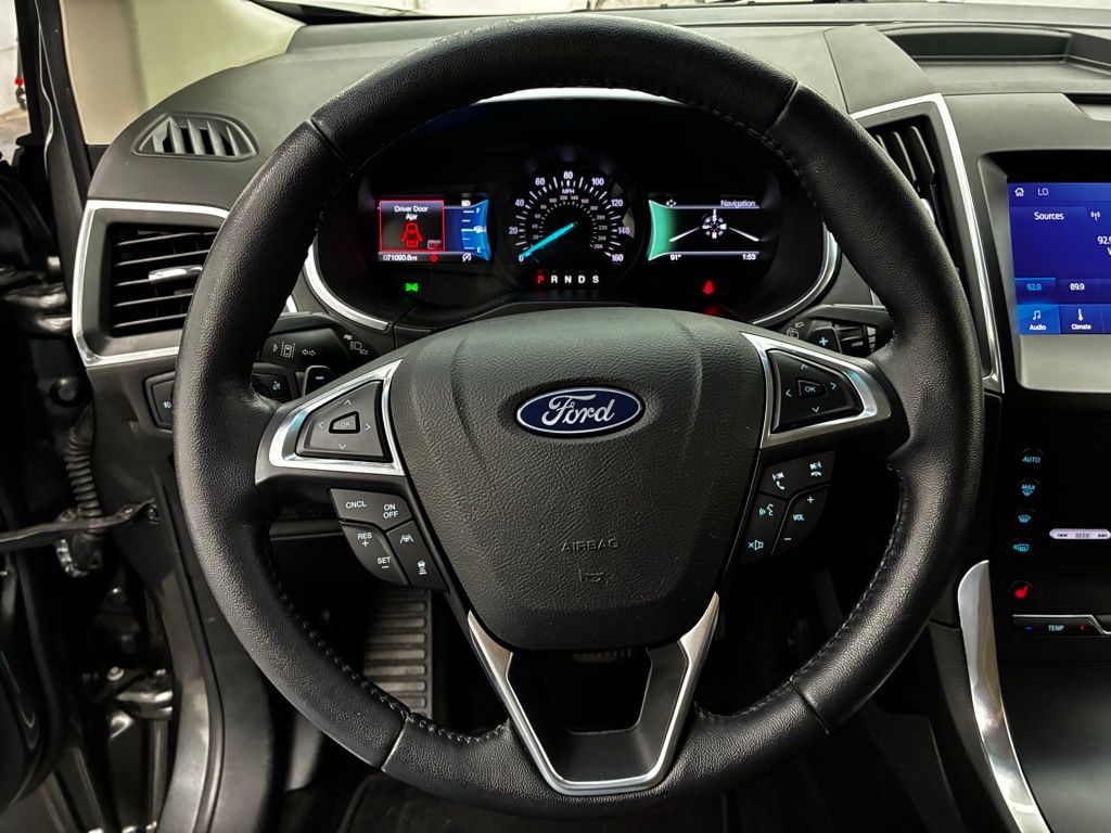 2020 Ford Edge Titanium photo 19
