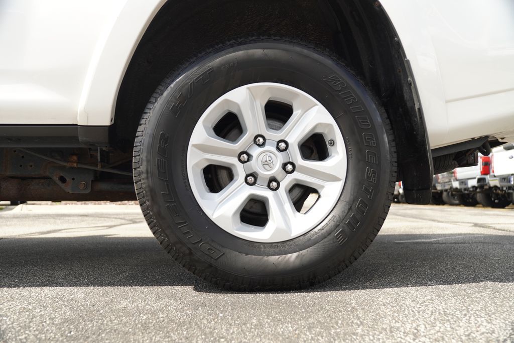 2016 Toyota 4Runner SR5 photo 8