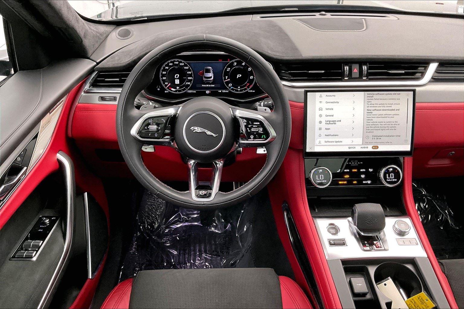 2023 Jaguar F-PACE SVR photo 3