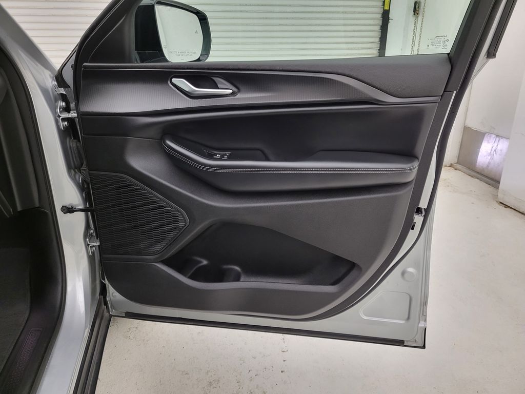 2024 Jeep Grand Cherokee Altitude photo 16