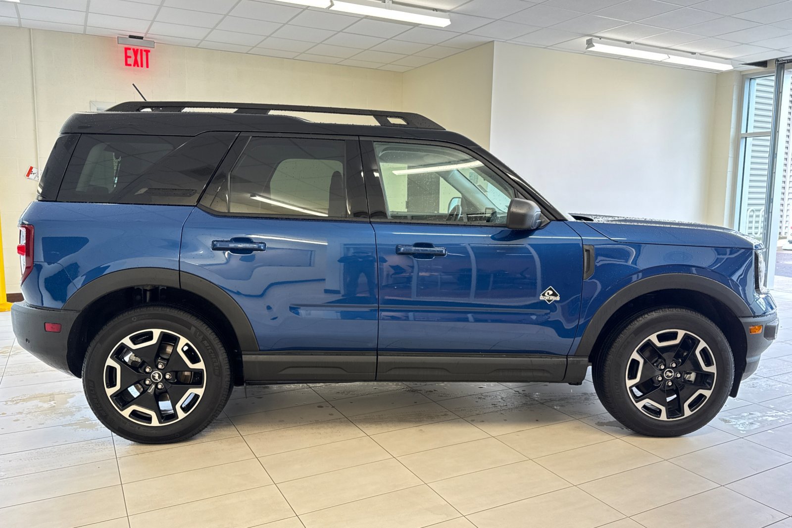 2023 Ford Bronco Sport Outer Banks photo 2