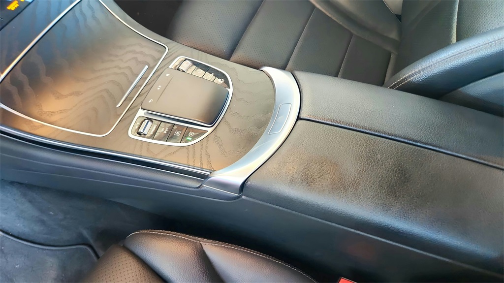 2021 Mercedes Benz GLC 300 photo 13