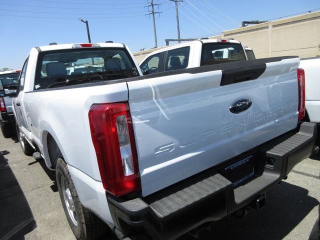2025 Ford F-250 photo 2