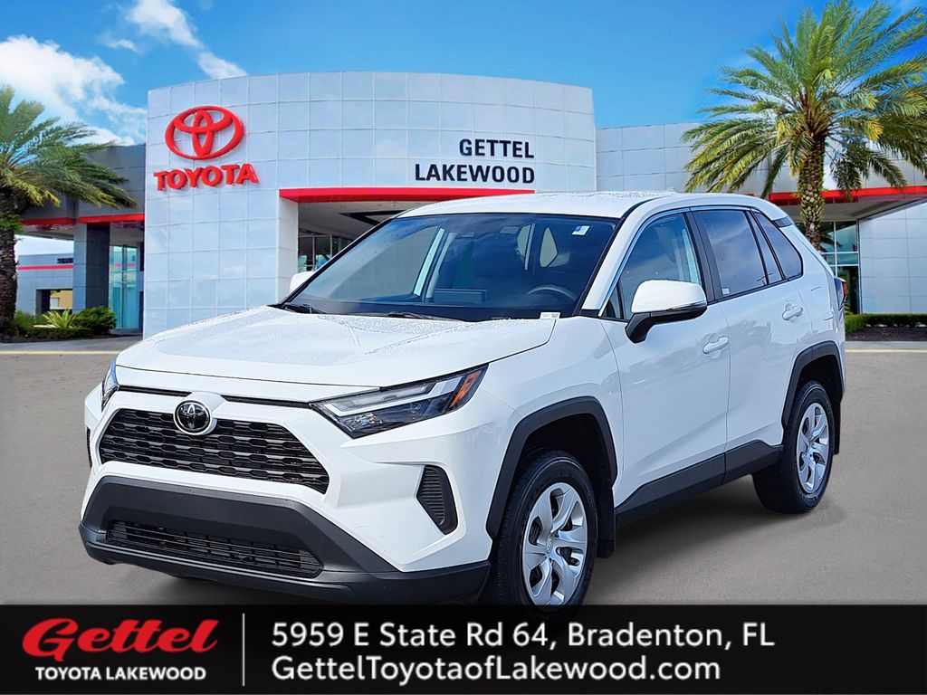 2025 Toyota RAV4 LE's photo