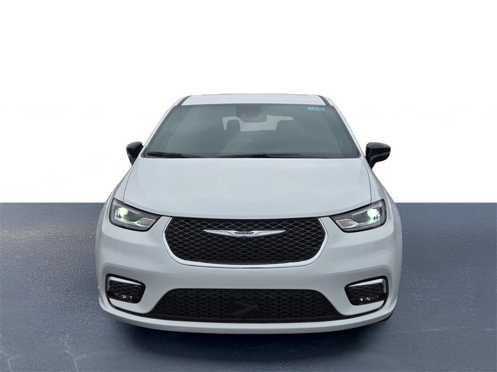 2026 Chrysler Pacifica photo 3