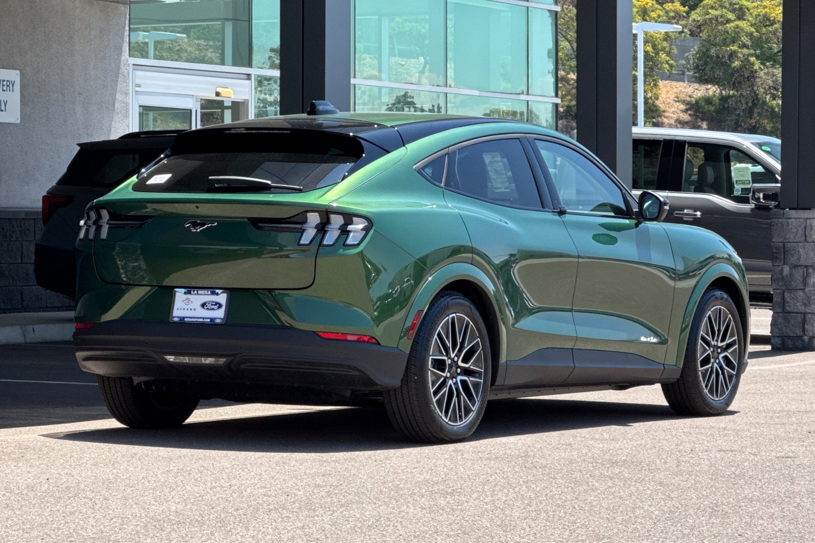 2025 Ford Mustang Mach-E Premium photo 3
