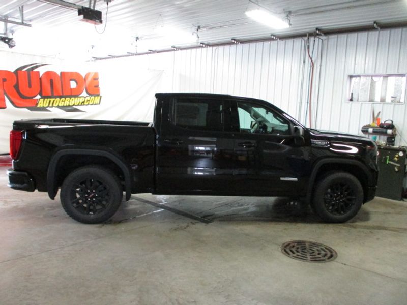 2022 GMC Sierra 1500 Elevation's photo