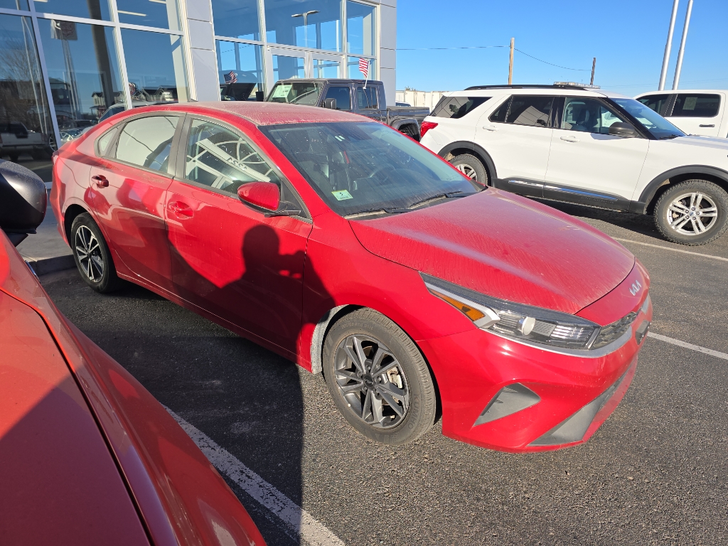 2024 Kia Forte LXS photo 3