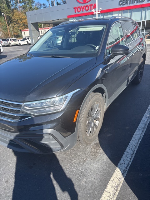 2024 Volkswagen Tiguan SE's photo