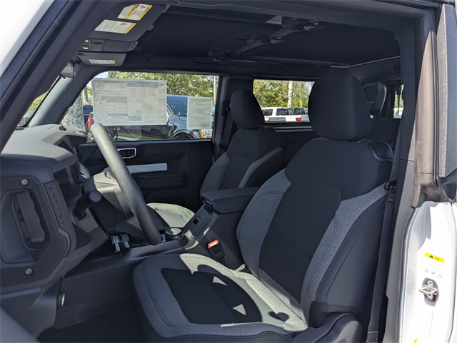 2025 Ford Bronco Base photo 5