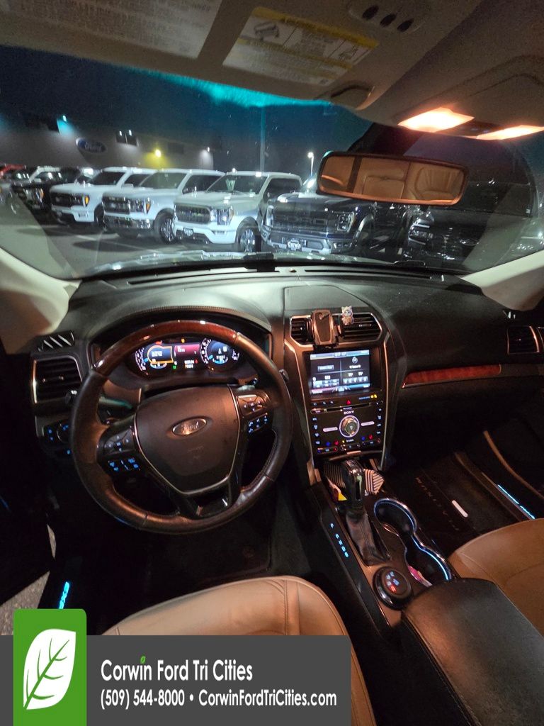 2016 Ford Explorer Platinum photo 4