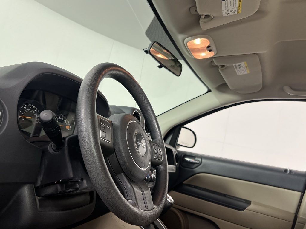 2014 Jeep Compass Sport photo 16
