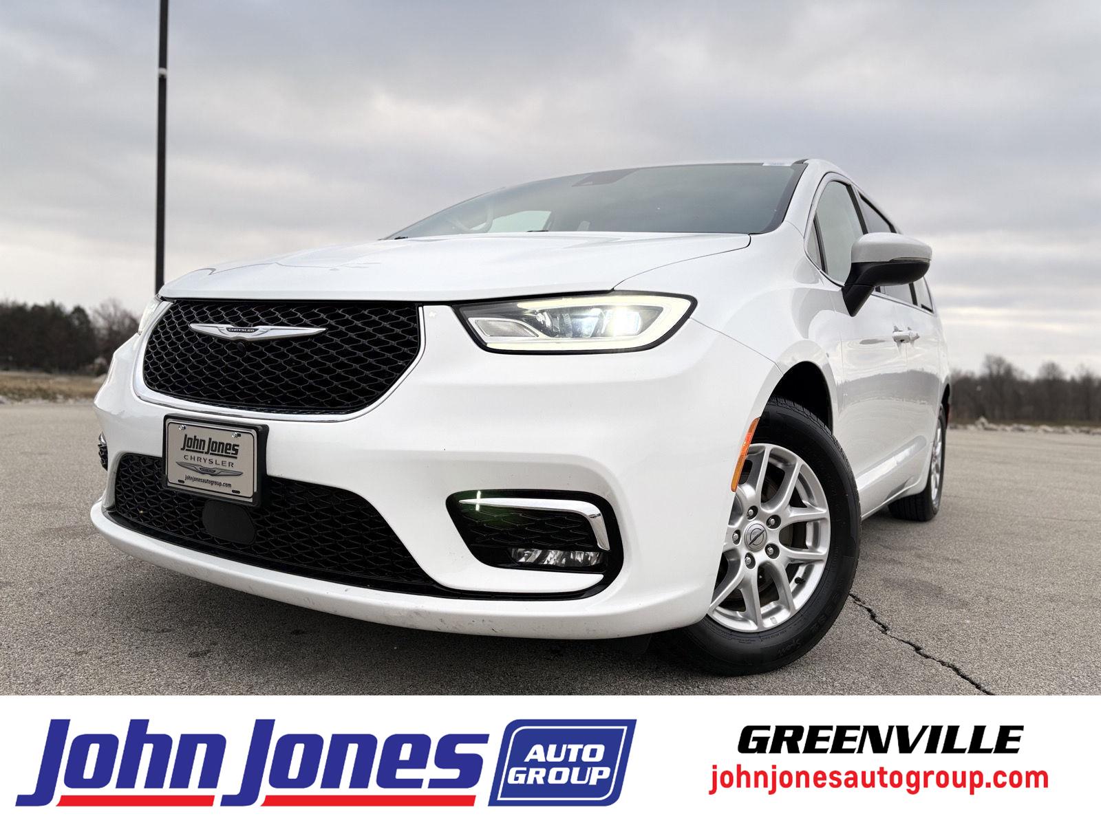 2023 Chrysler Pacifica Touring L's photo