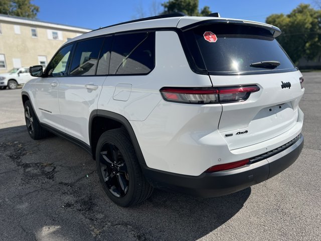 2023 Jeep Grand Cherokee Altitude photo 2