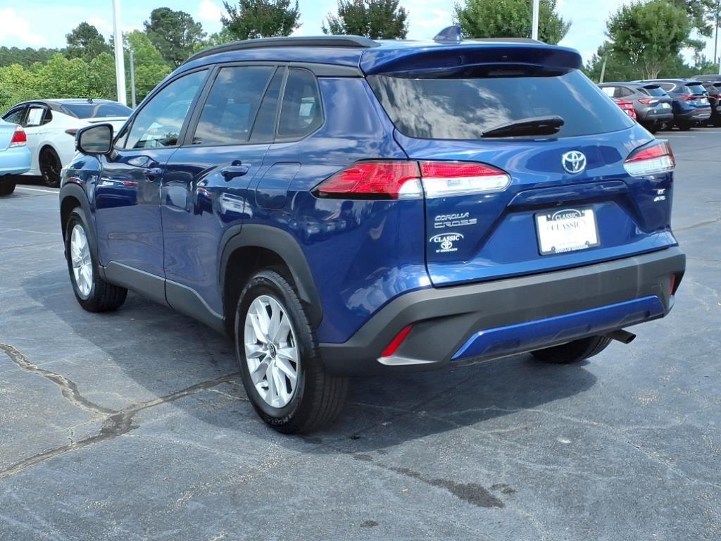 2022 Toyota Corolla Cross LE photo 3