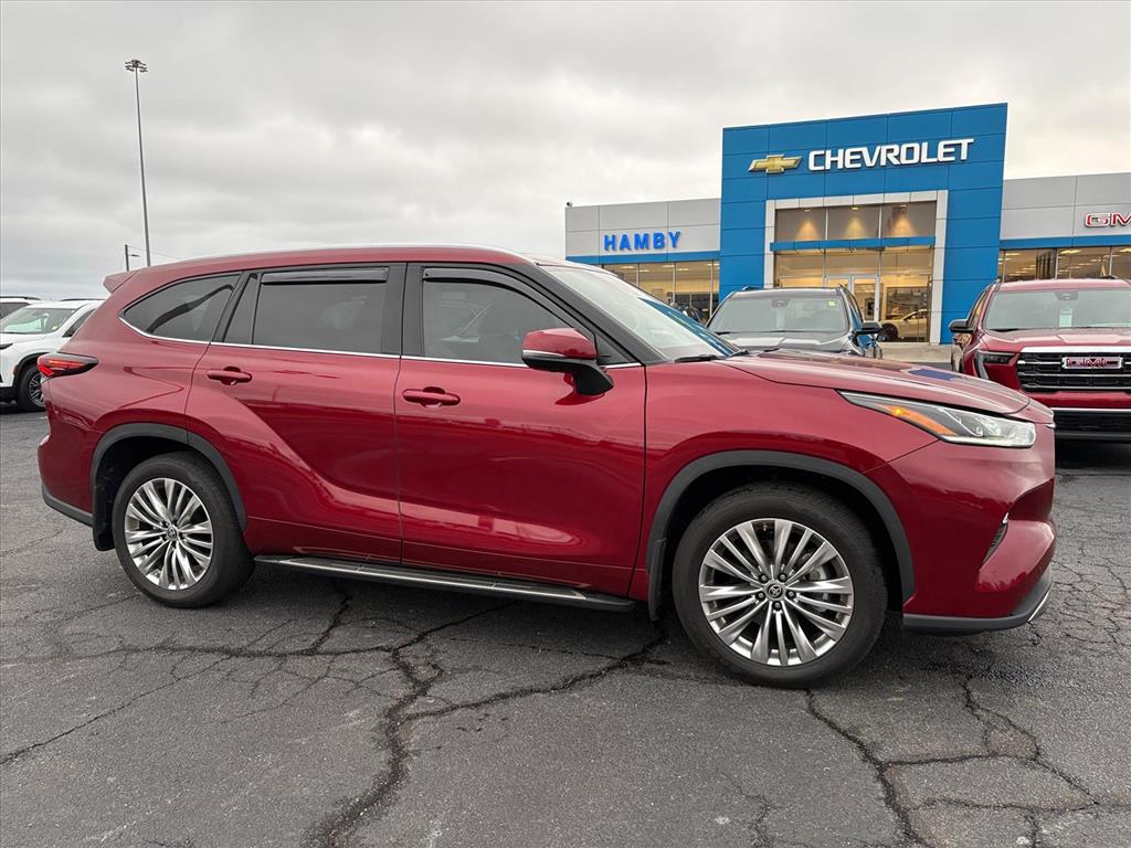 2024 Toyota Highlander Platinum's photo
