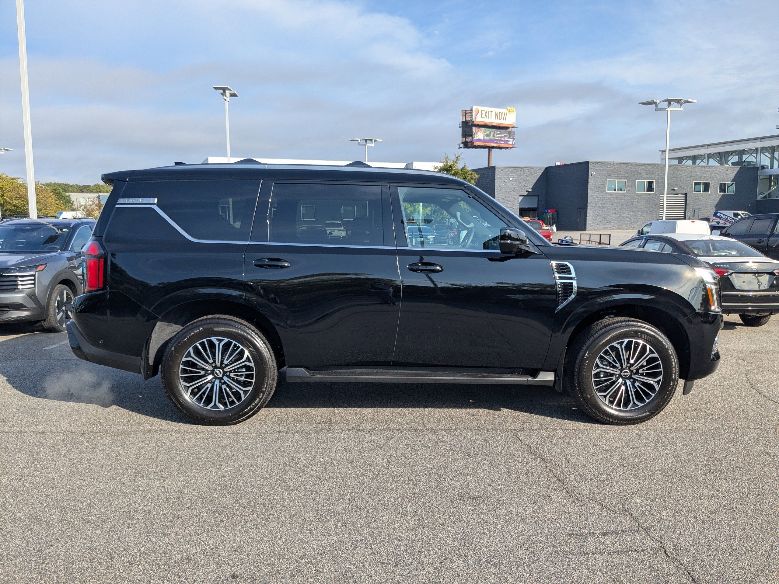 2025 Nissan Armada Platinum photo 2