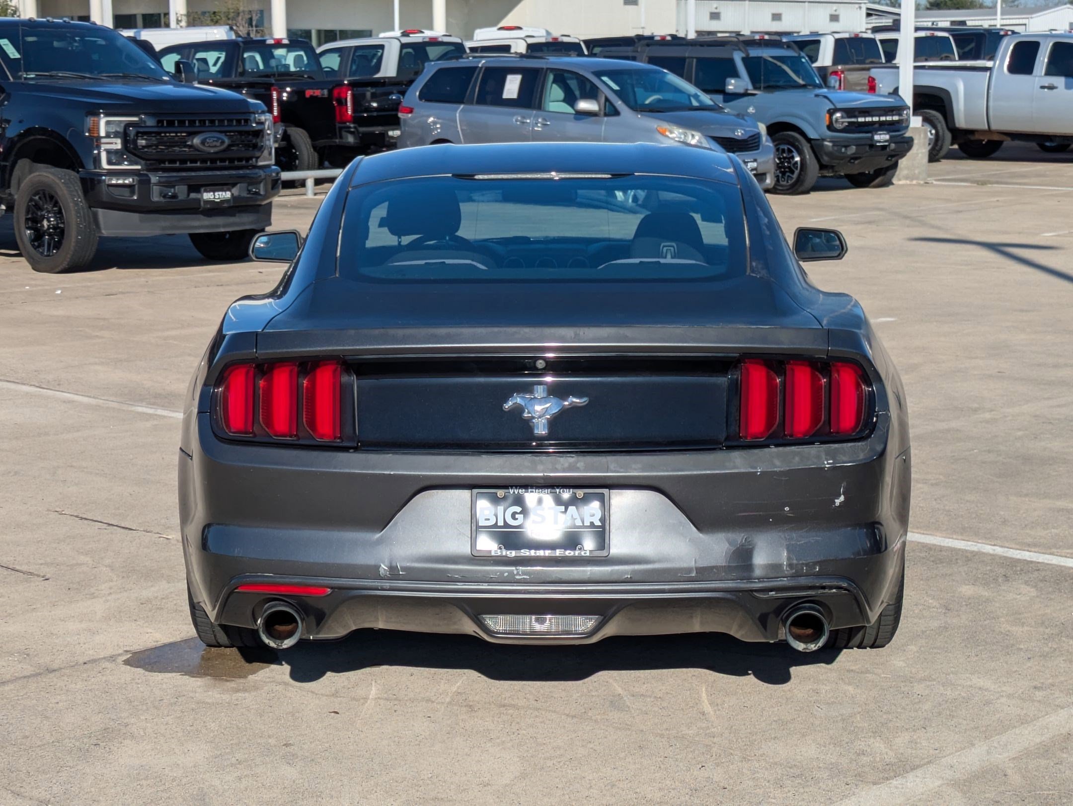 2016 Ford Mustang V6 photo 3