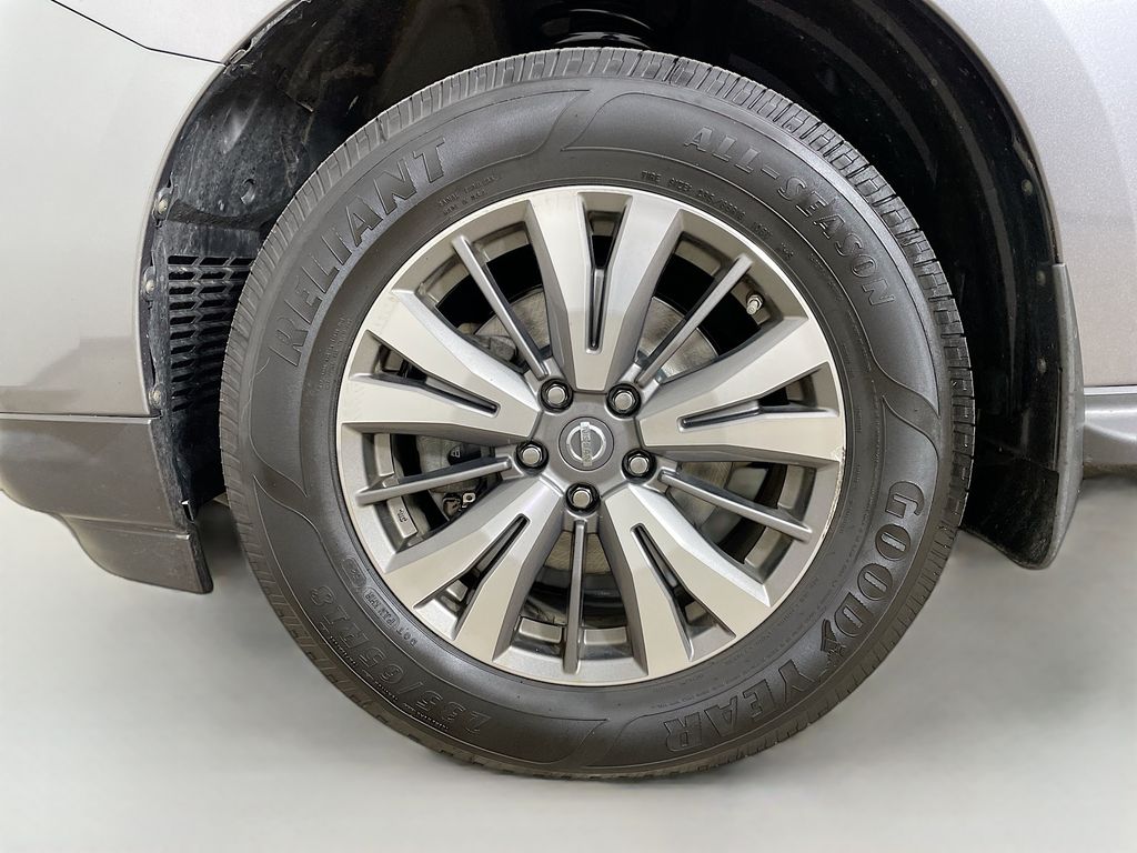 2017 Nissan Pathfinder SV photo 30
