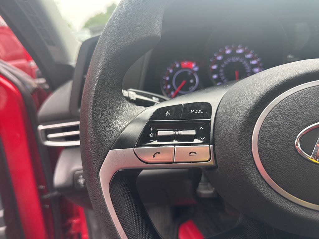 2023 Hyundai Elantra SEL photo 11