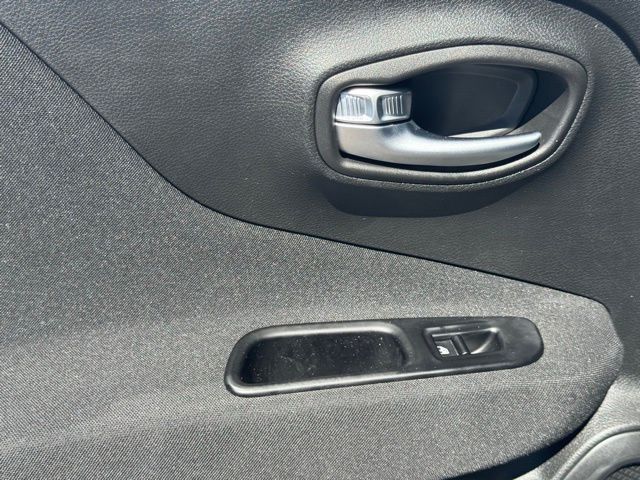 2021 Jeep Renegade Latitude photo 13