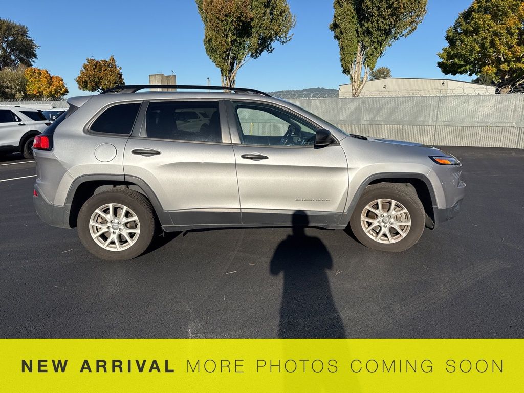 2017 Jeep Cherokee Sport photo 3