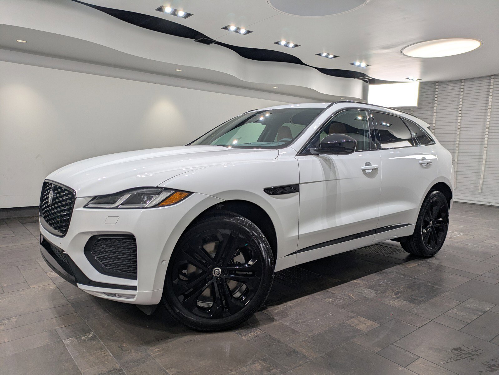 2026 Jaguar F-Pace R-Dynamic S's photo