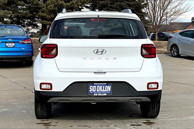 2025 Hyundai Venue SEL photo 4