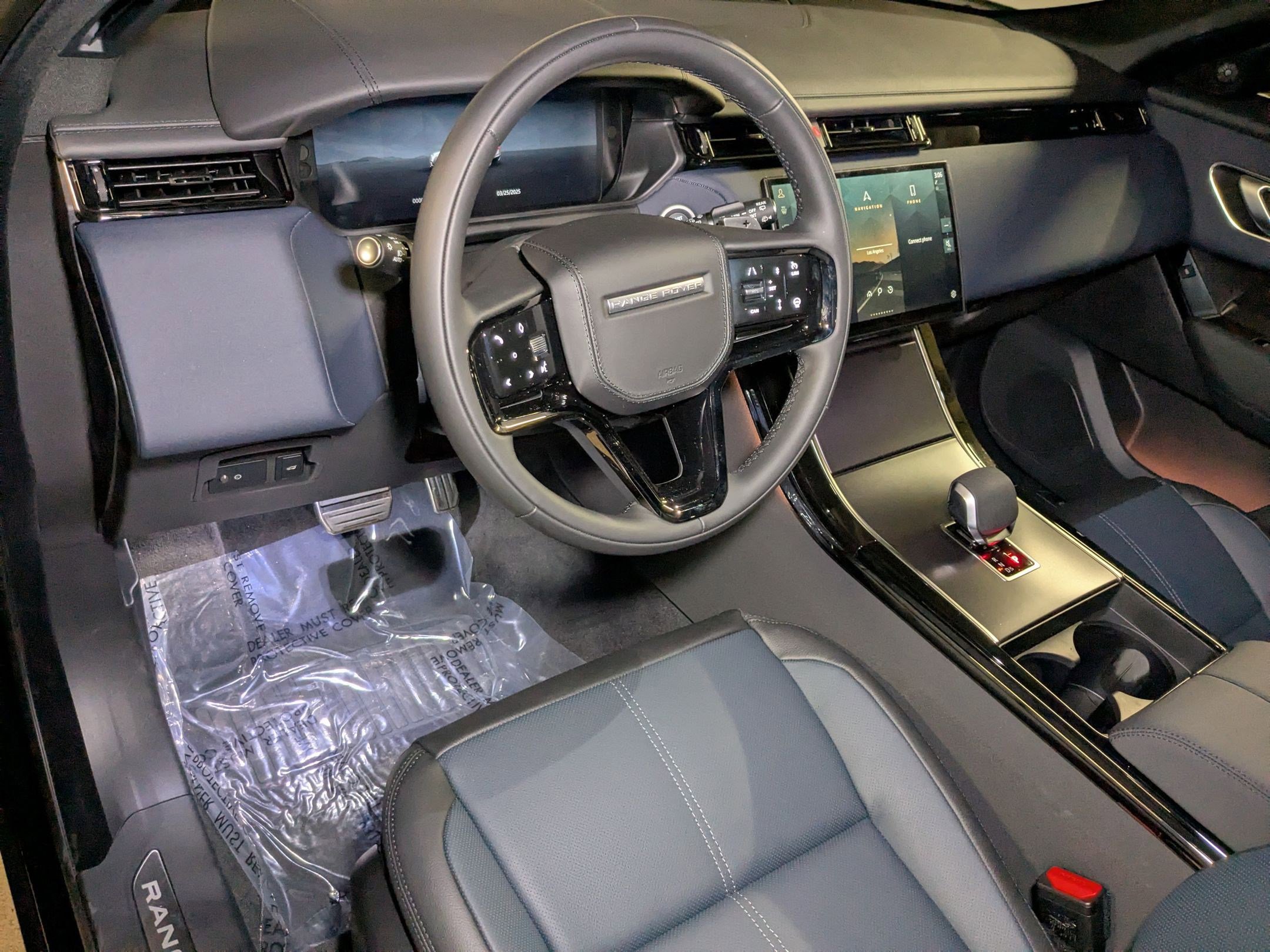 2026 Land Rover Range Rover Velar P250 Dynamic SE photo 3