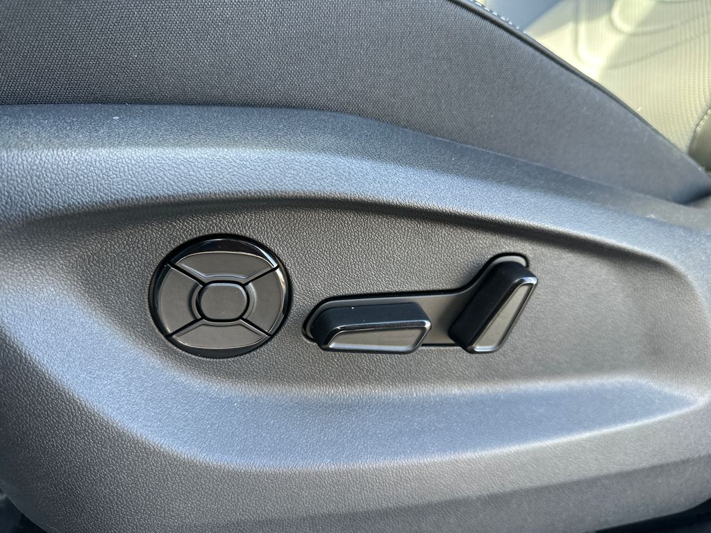 2026 Volkswagen Tiguan SE R-Line Black photo 4