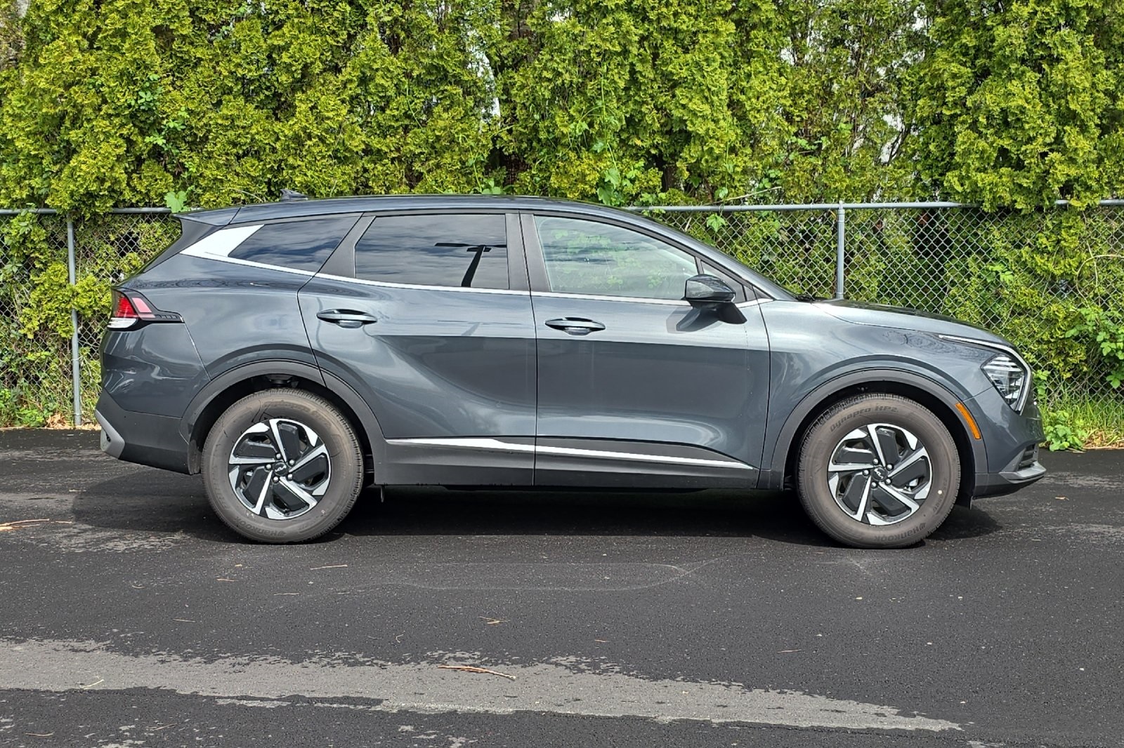2025 Kia Sportage Hybrid LX photo 2