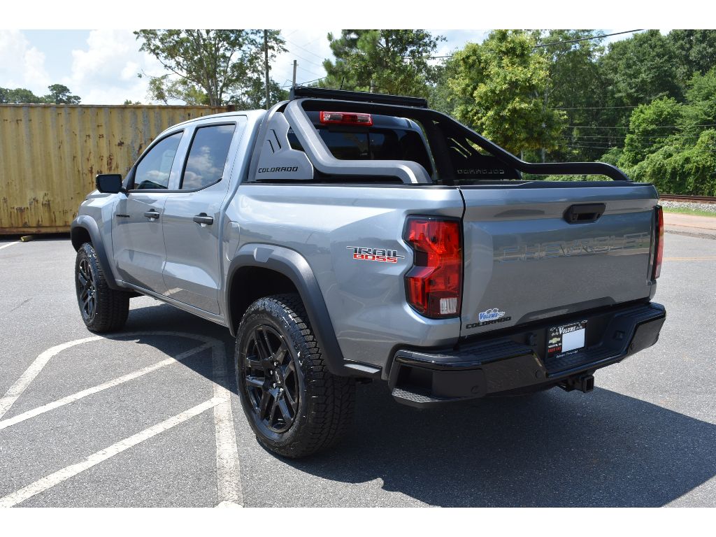 2025 Chevrolet Colorado Trail Boss photo 2