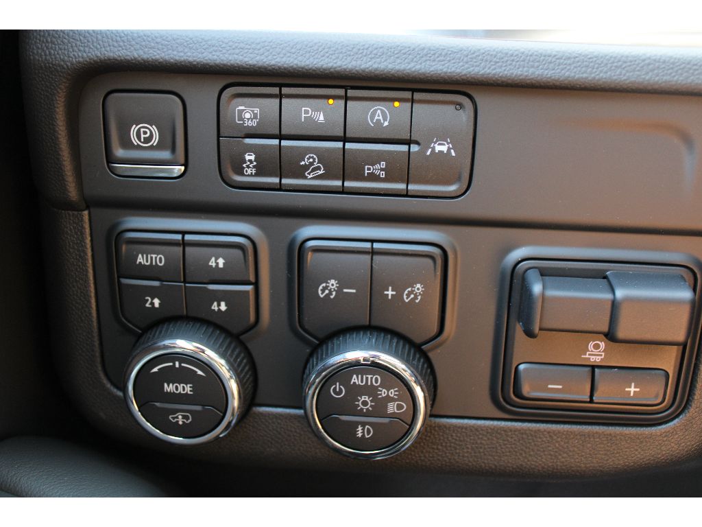 2025 Chevrolet Tahoe High Country photo 17