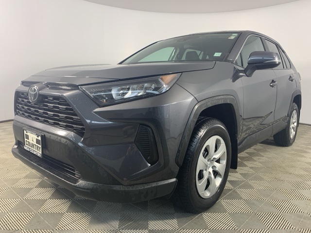2022 Toyota RAV4 LE photo 3