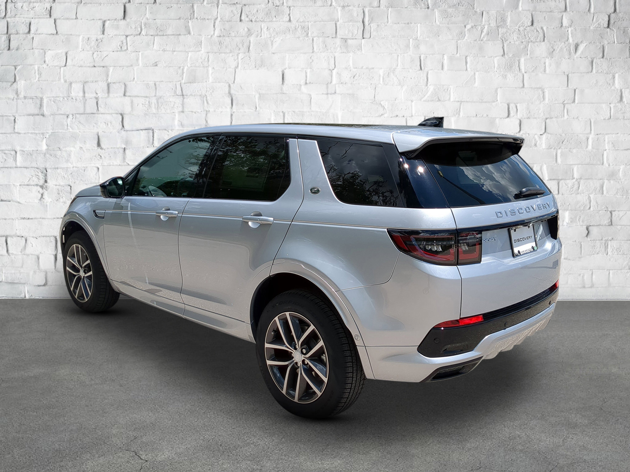 2025 Land Rover Discovery Sport S photo 4
