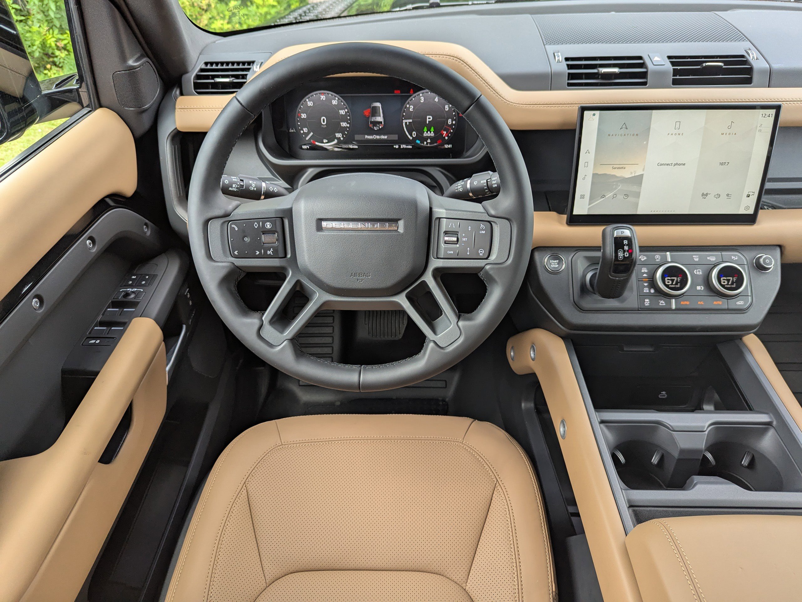 2025 Land Rover Defender 130 S photo 13