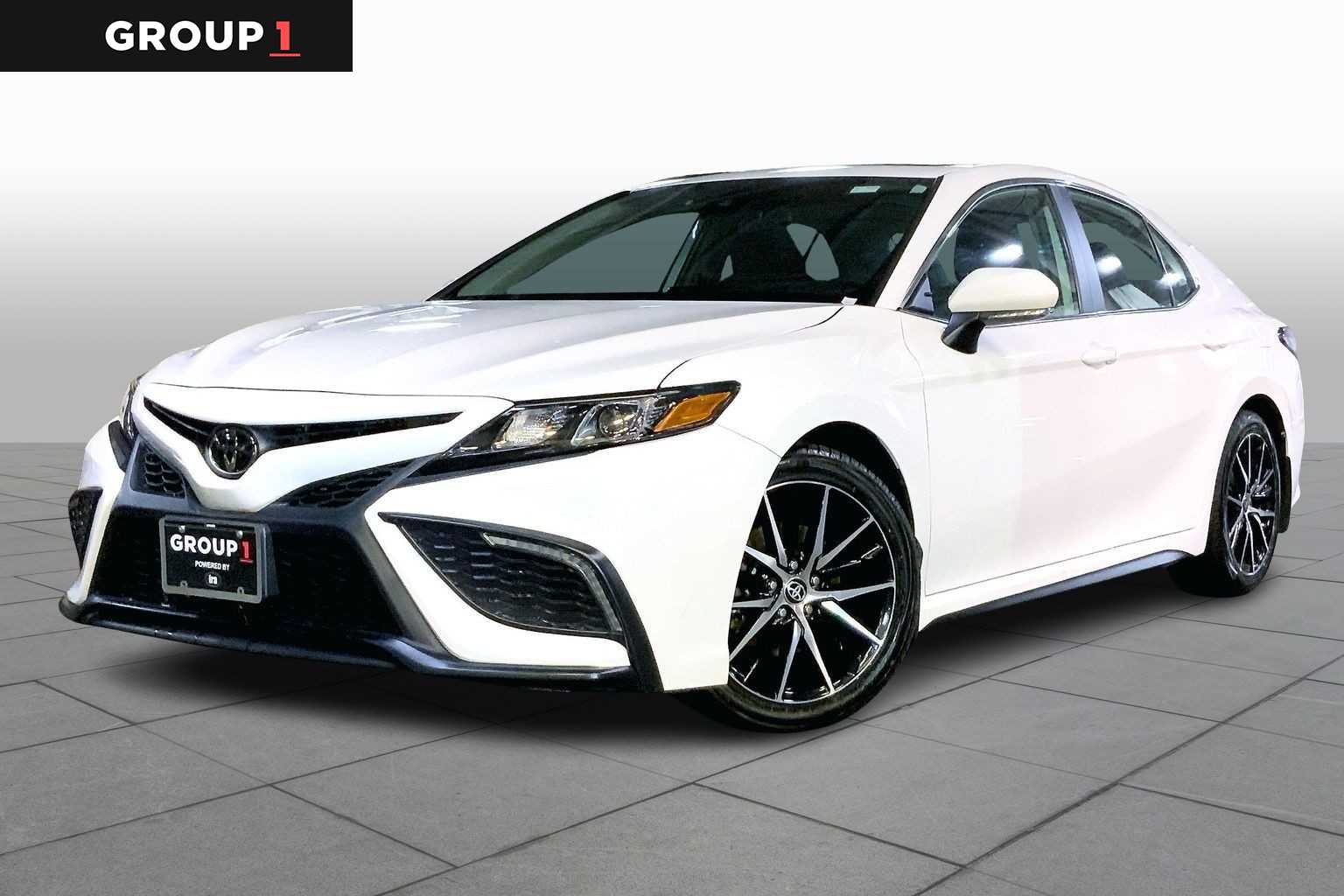 2023 Toyota Camry SE's photo