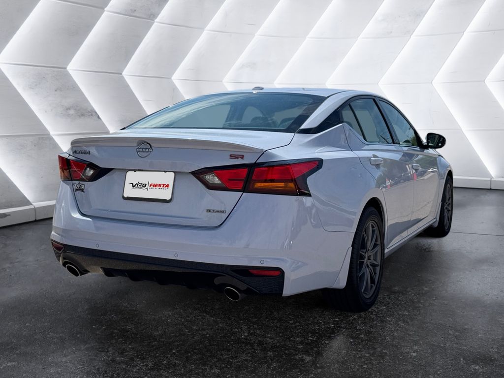 2024 Nissan Altima SR photo 3