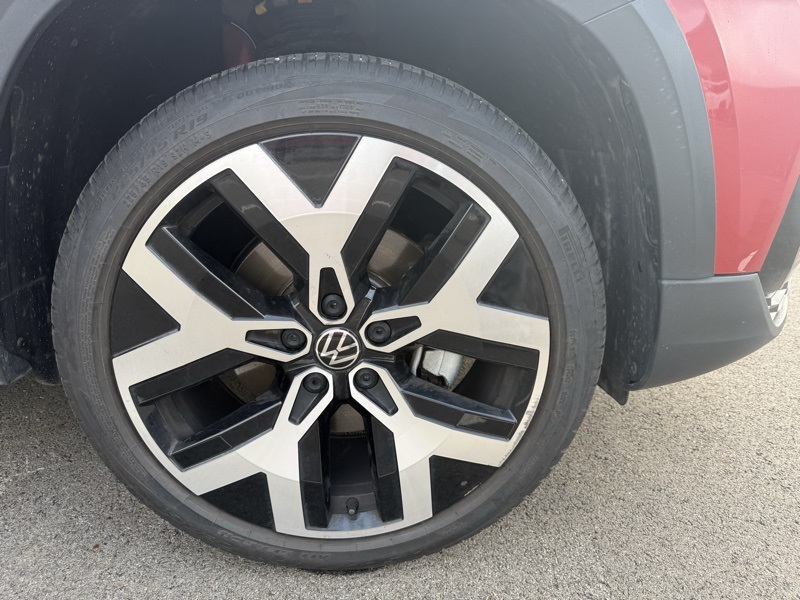 2023 Volkswagen Taos SEL photo 4