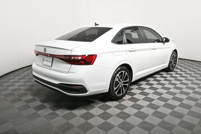 2025 Volkswagen Jetta 1.5T Sport photo 2